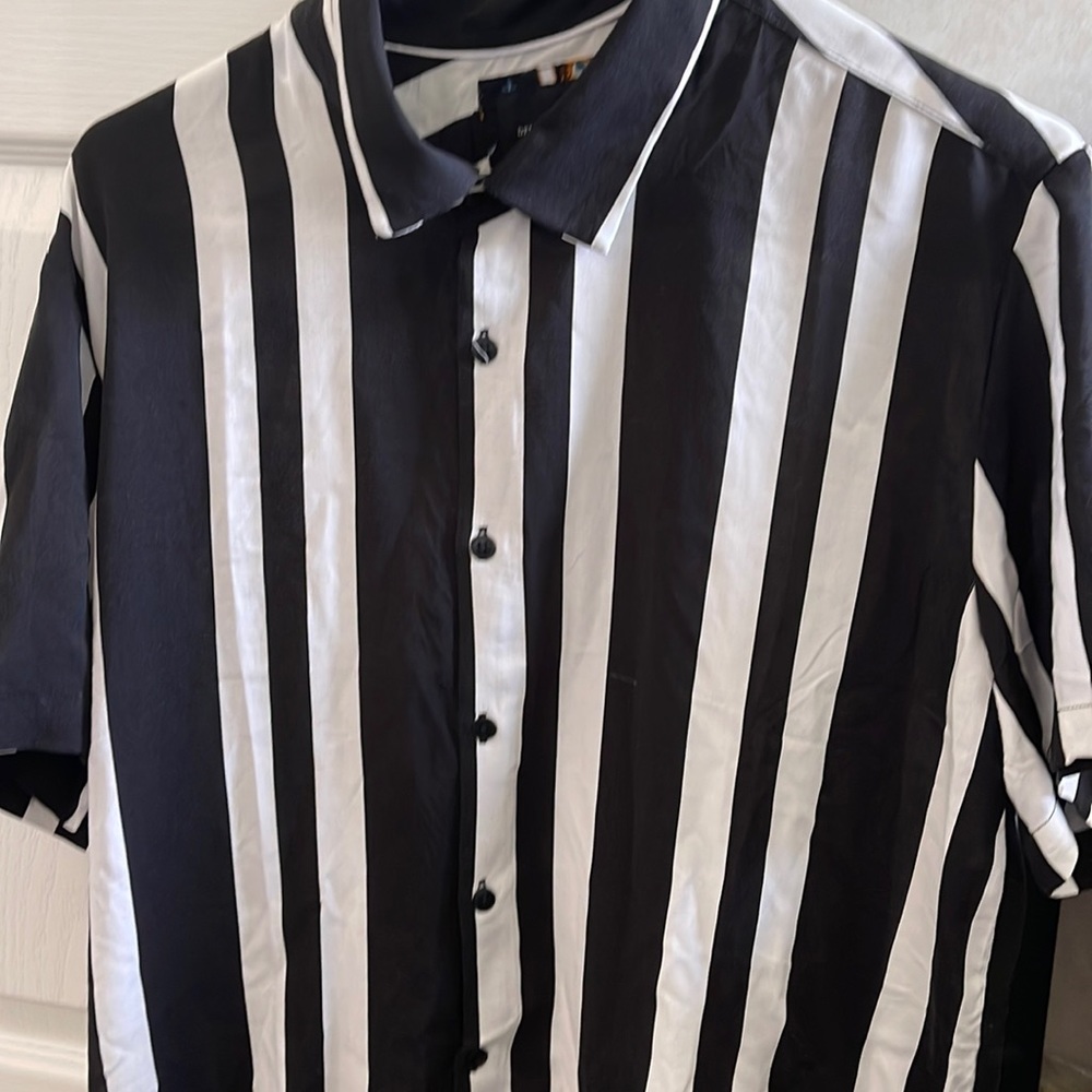 Men’s Black and White Button-Up